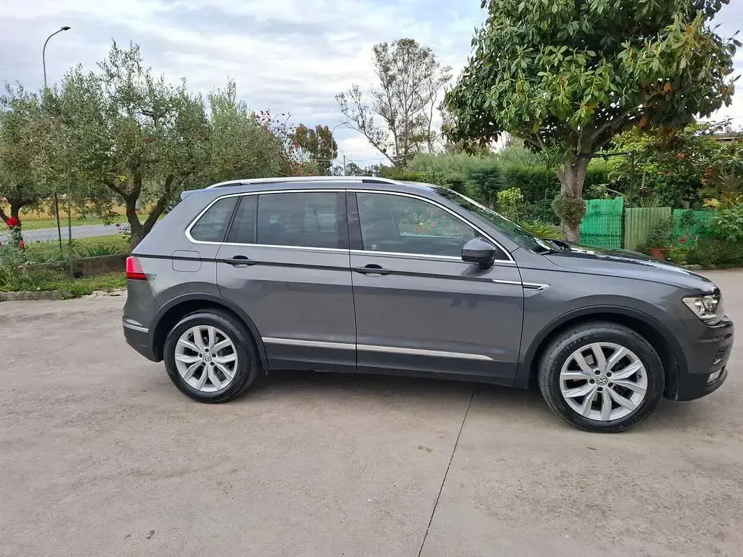 Usata VW Tiguan Business 150 CV (110 kW) 2017 Grigio SUV