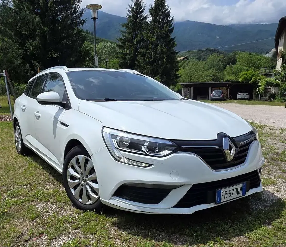 Usata Renault Mégane GrandTour LIMITED 110 CV (80 kW) 2018 Bianco Station wagon