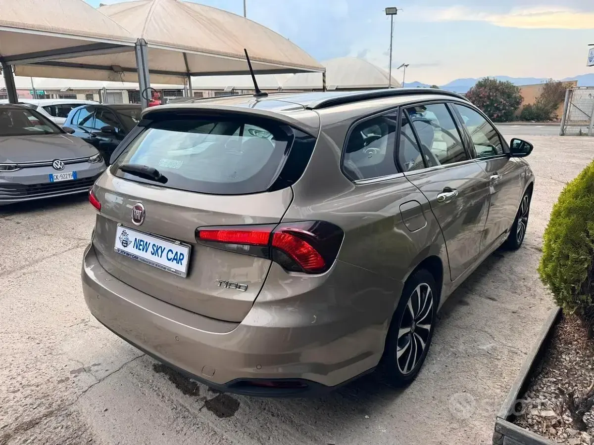 Usata Fiat Tipo Lounge 120 CV (88 kW) 2018 Marrone Station wagon
