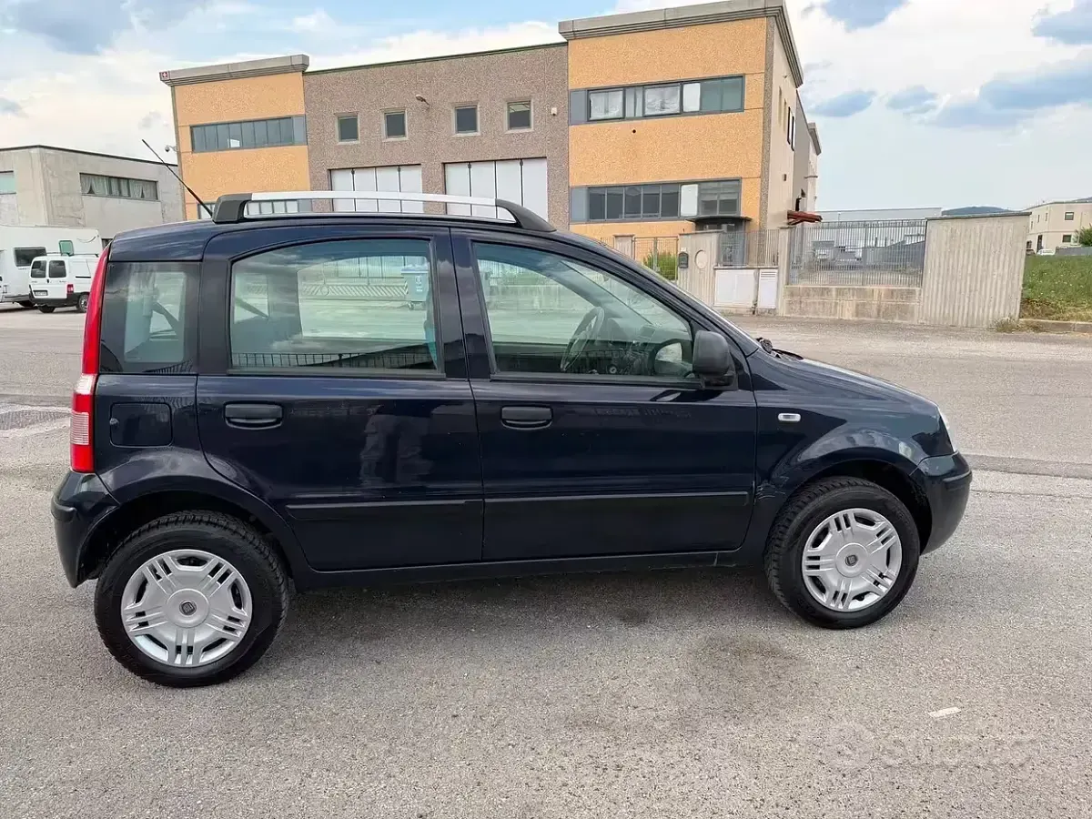 Usata Fiat Panda Dynamic 77 CV (56 kW) 2011 Bluazzurro Utilitaria