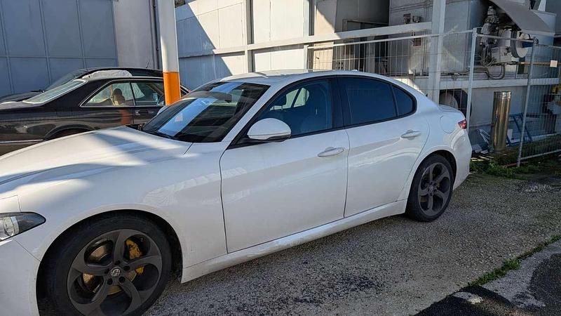Usata Alfa Romeo Giulia 150 CV (110 kW) 2018 Bianco Coupé
