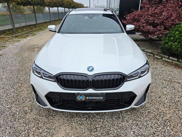 Usata BMW 330e M Sport 292 CV (214 kW) 2023 Bianco Station wagon