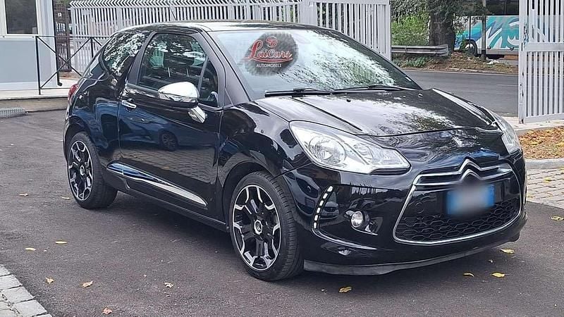 Nero Usata 2014 Citroën DS3 Chic Tre volumi | 6500 € (Buon prezzo) - Immagine 1/4