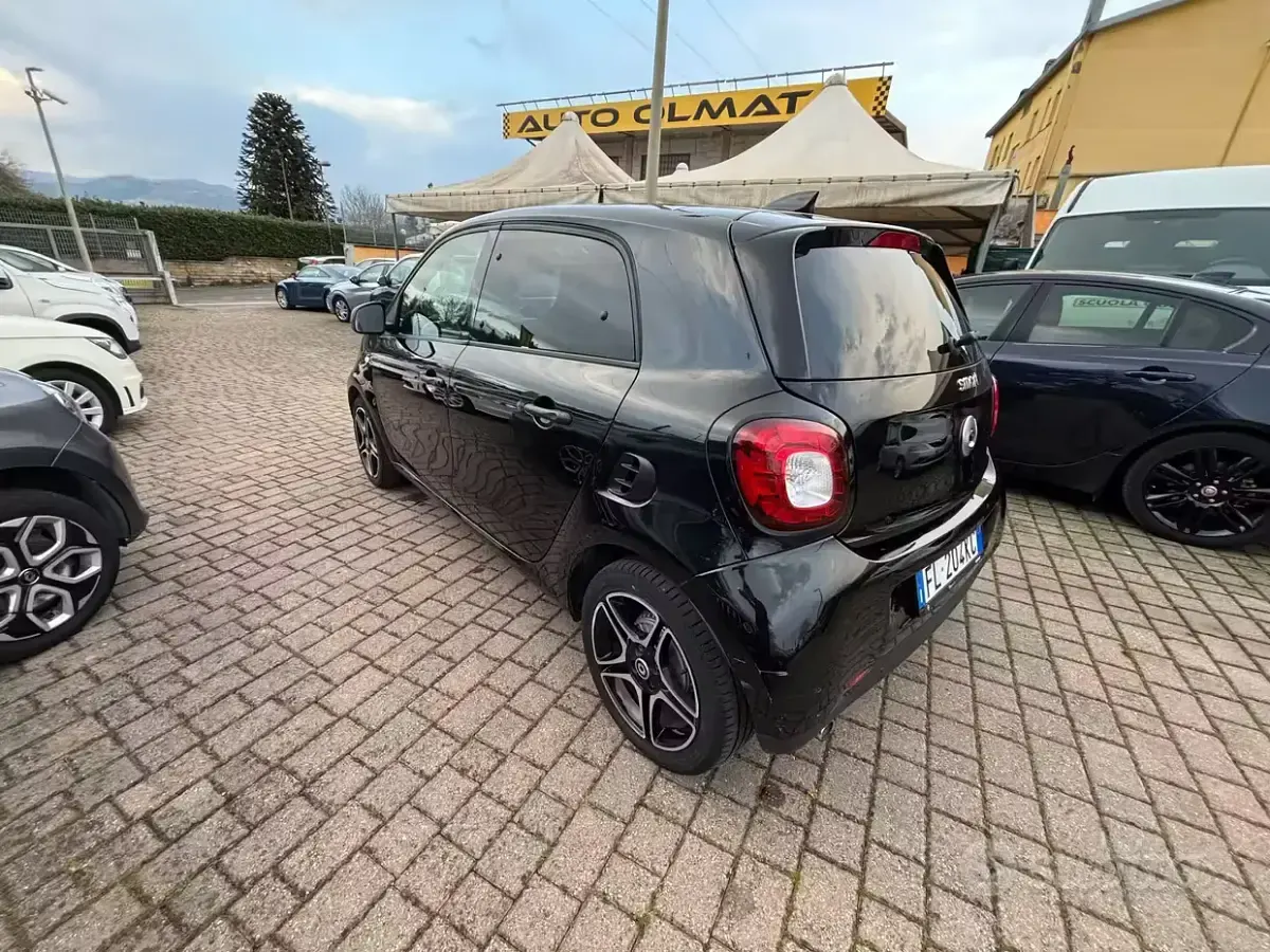 Usata Smart ForFour 71 CV (52 kW) 2017 Nero Utilitaria