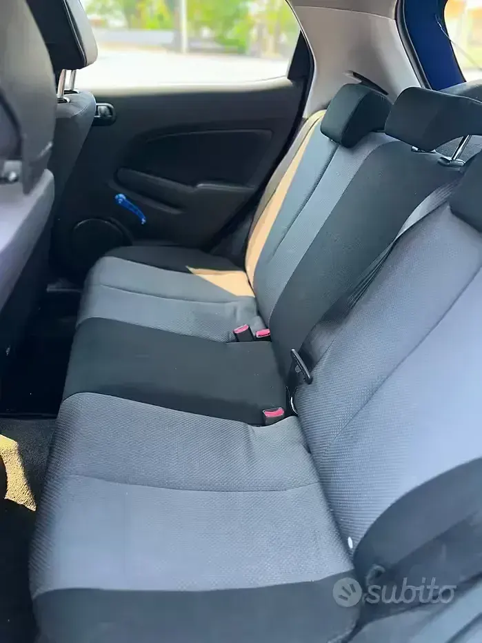 Usata Mazda 2 75 CV (55 kW) 2007 Bluazzurro Utilitaria