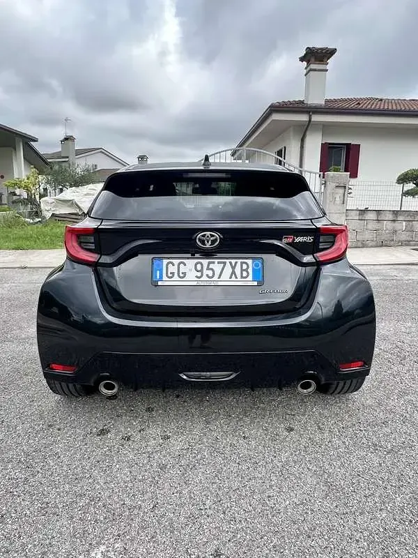 Usata Toyota Yaris 261 CV (191 kW) 2021 Nero Utilitaria