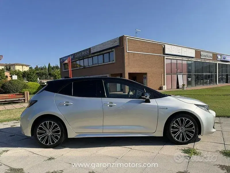 Usata Toyota Corolla Style 98 CV (72 kW) 2019 Grigio Berlina