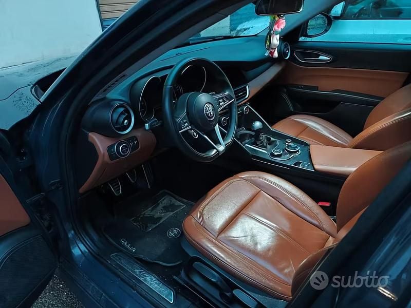 Usata Alfa Romeo Giulia Business 150 CV (110 kW) 2016 Blu Berlina