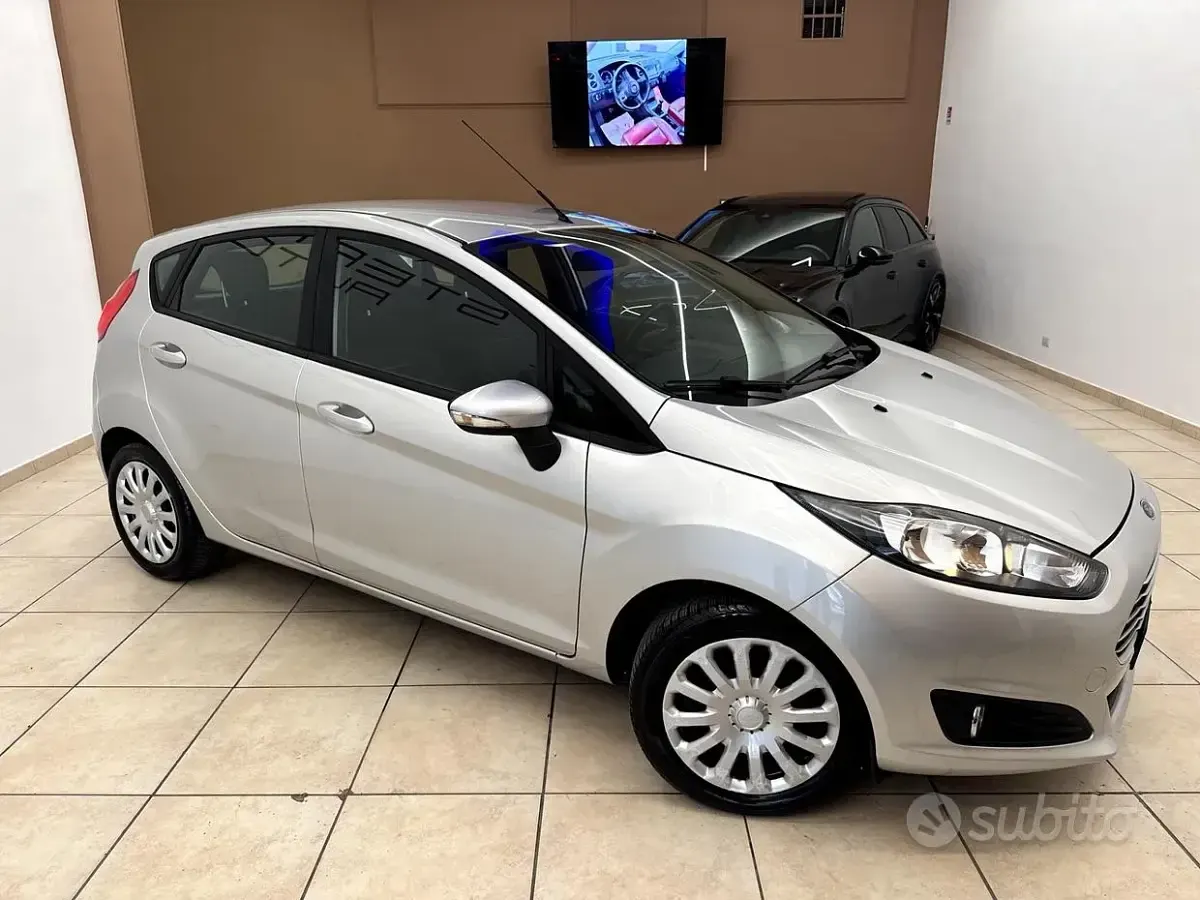 Usata Ford Fiesta Titanium 75 CV (55 kW) 2016 Grigio Utilitaria