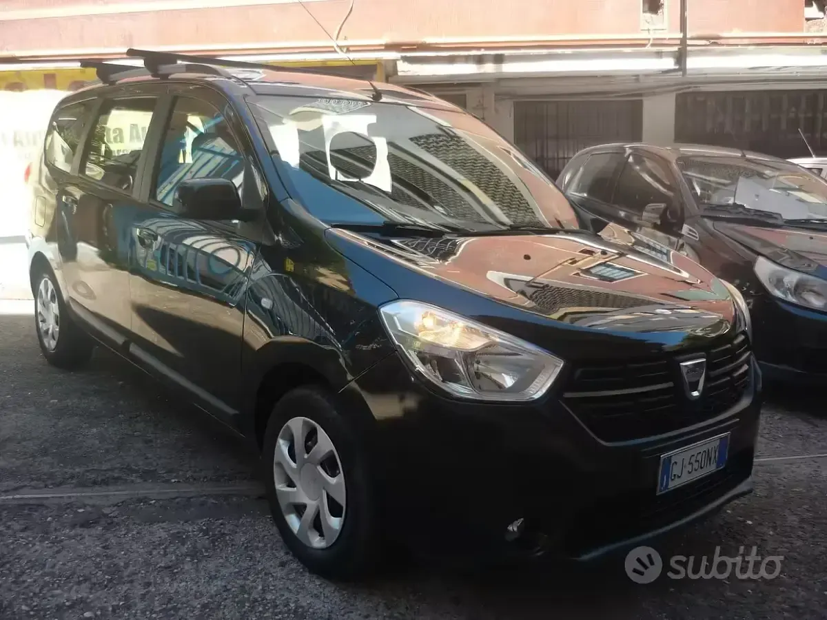 Usata Dacia Lodgy Lauréate 101 CV (74 kW) 2017 Nero Monovolume