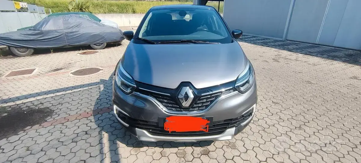 Usata Renault Captur 110 CV (80 kW) 2017 Grigio SUV