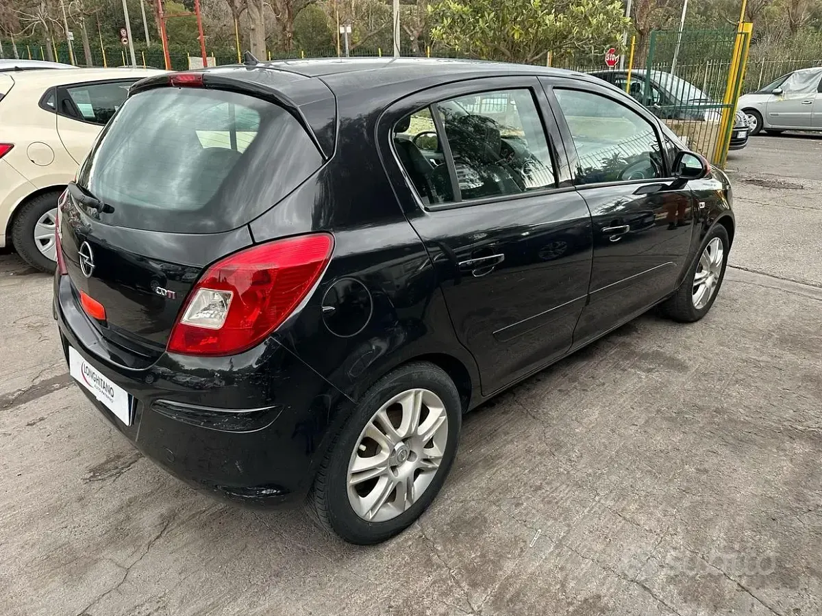 Usata Opel Corsa 90 CV (66 kW) 2008 Nero Utilitaria