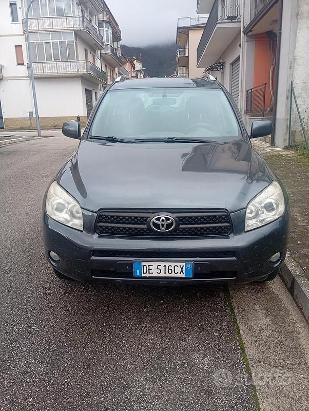 Usata Toyota RAV4 136 CV (100 kW) 2006 Grigio SUV