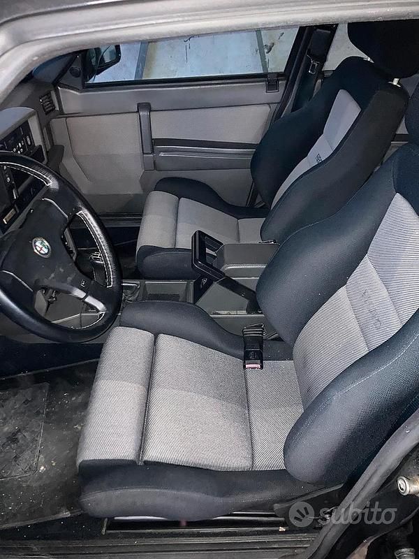 Usata Alfa Romeo 75 Edizione Speciale 155 CV (114 kW) 1990 Nero Berlina