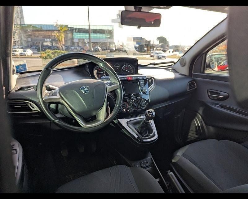 Usata Lancia Ypsilon Platinum 69 CV (50 kW) 2018 Bianco Utilitaria