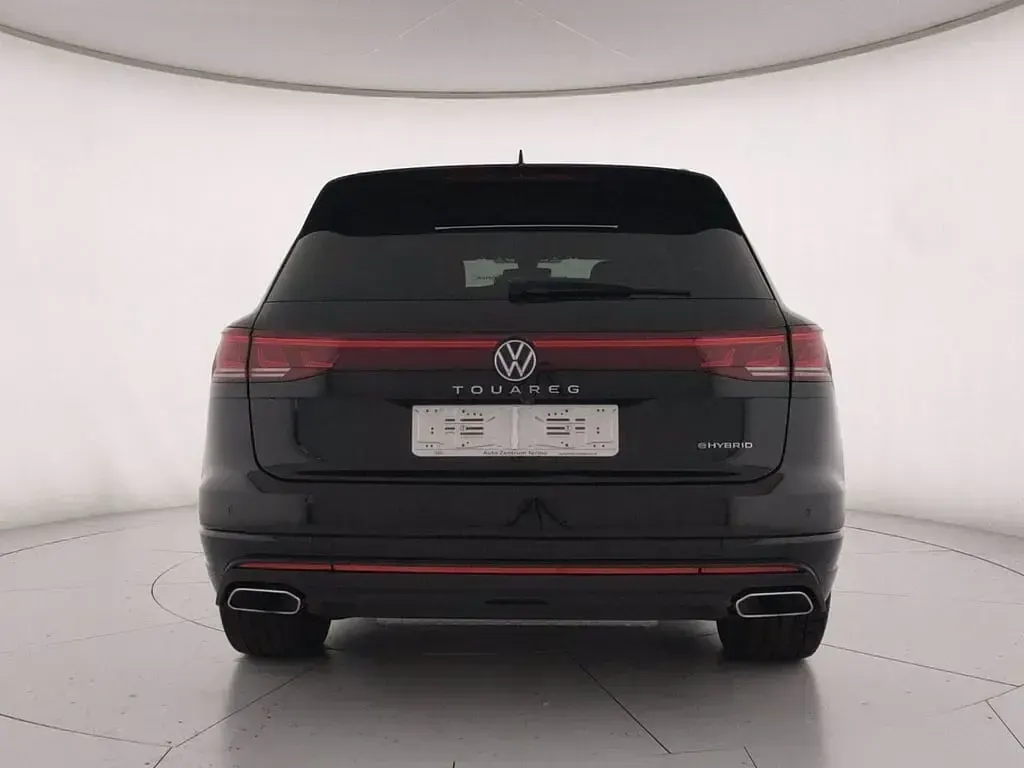 Usata VW Touareg Elegance 381 CV (280 kW) 2023 Nero SUV