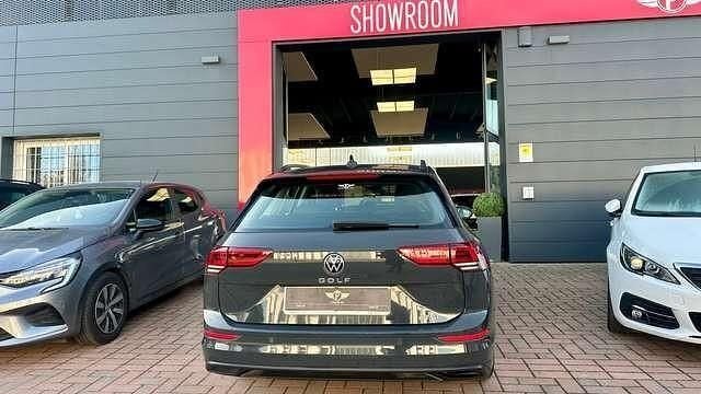 Usata VW Golf VIII Life 131 CV (96 kW) 2021 Grigio Station wagon
