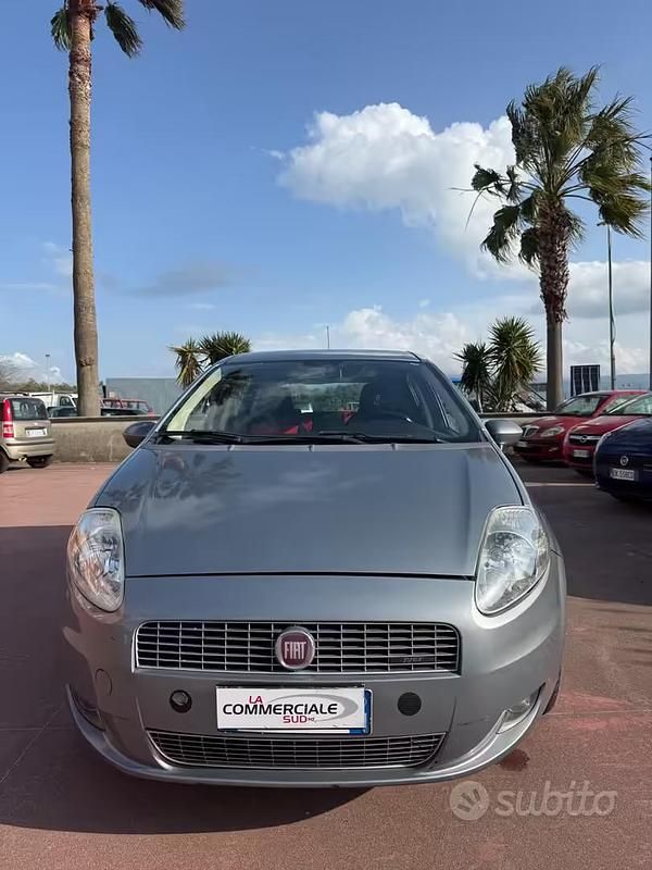 Usata Fiat Grande Punto Emotion 120 CV (88 kW) 2008 Grigio Utilitaria
