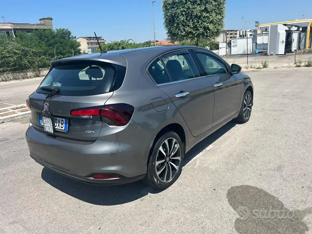 Usata Fiat Tipo Lounge 120 CV (88 kW) 2018 Grigio Berlina