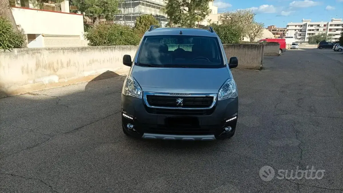 Usata Peugeot Partner Tepee Outdoor 99 CV (72 kW) 2018 Grigio Monovolume