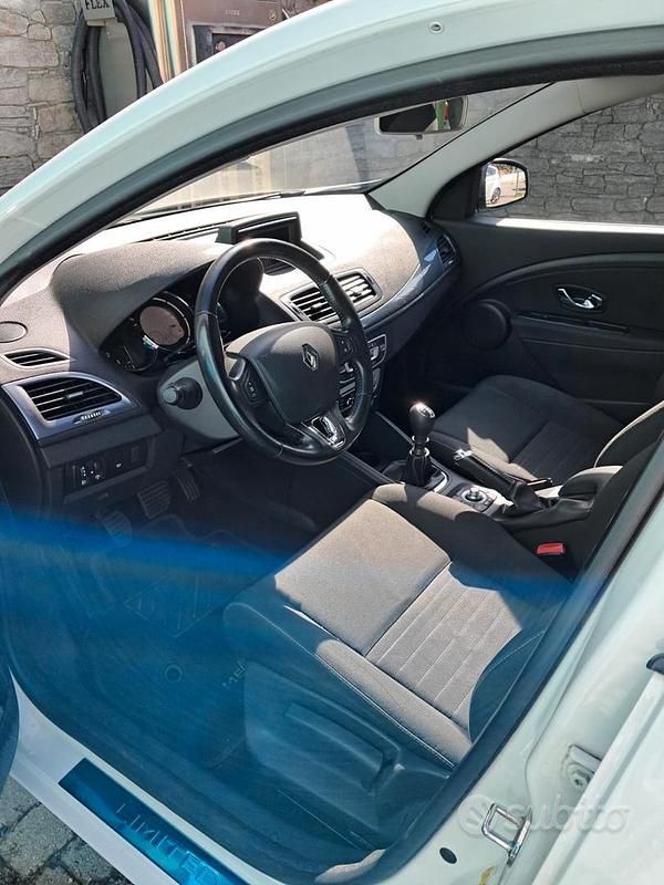 Usata Renault Mégane LIMITED 110 CV (80 kW) 2015 Bianco Berlina