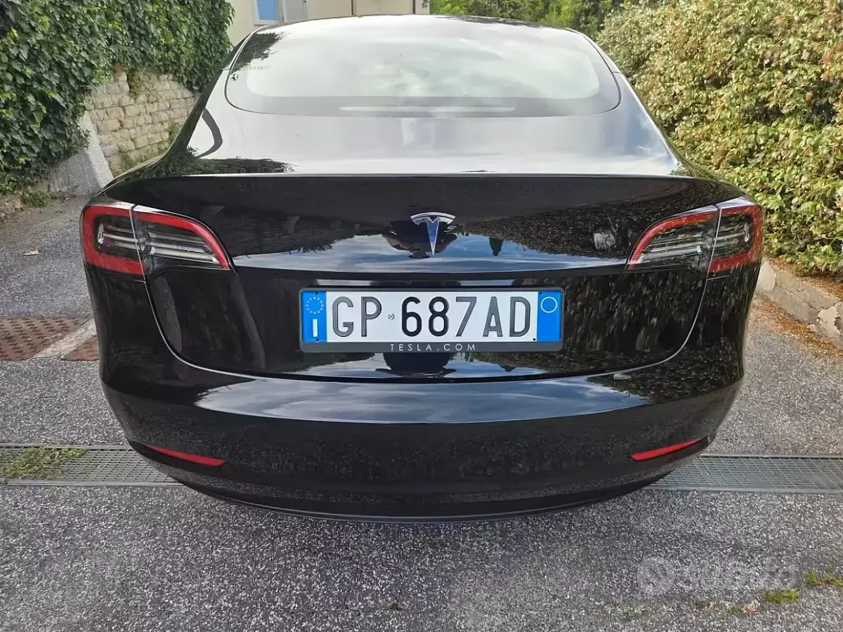 Usata Tesla Model 3 Standard Range 88 kW (120 CV) 2023 Nero Berlina