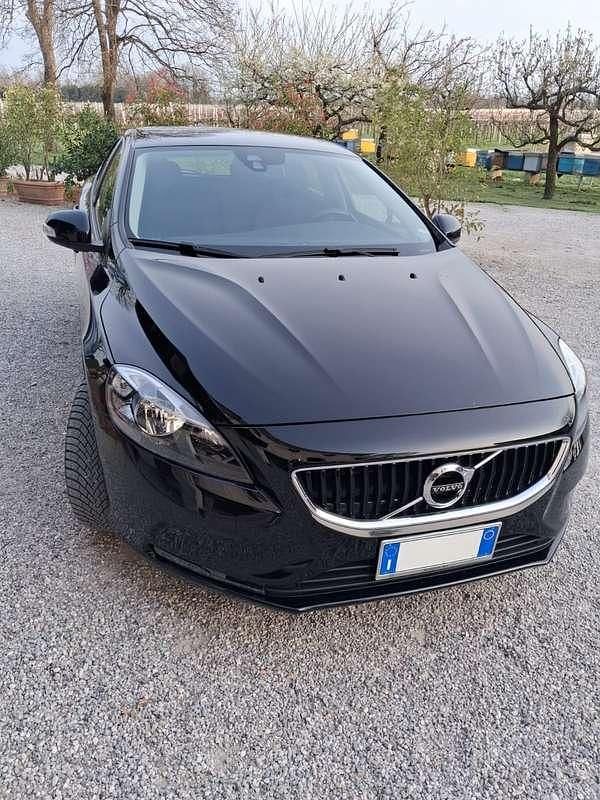 Usata Volvo V40 Business Edition 120 CV (88 kW) 2018 Nero Berlina