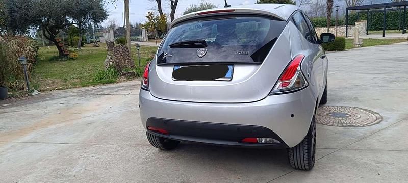 Usata Lancia Ypsilon Silver 69 CV (50 kW) 2021 Utilitaria