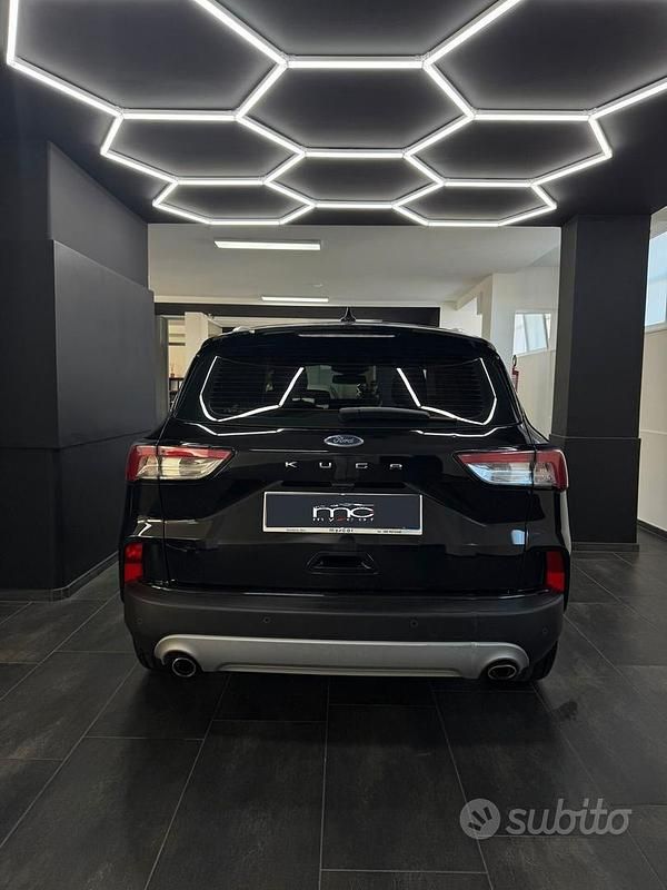 Usata Ford Kuga Titanium 120 CV (88 kW) 2022 Nero SUV