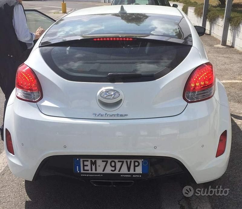 Usata Hyundai Veloster 140 CV (102 kW) 2012 Bianco Utilitaria