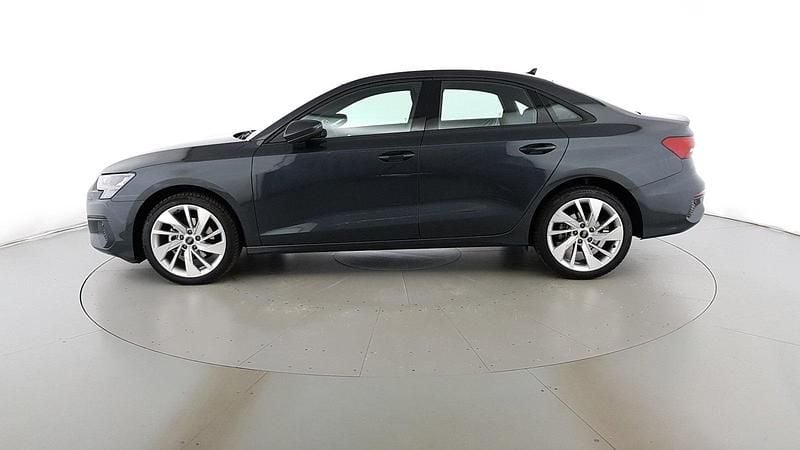 Usata Audi A3 Design 150 CV (110 kW) 2024 Grigio manhattan metallizzato Berlina