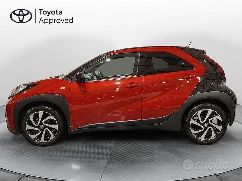 Usata Toyota Aygo X Trend 72 CV (52 kW) 2023 Rosso SUV
