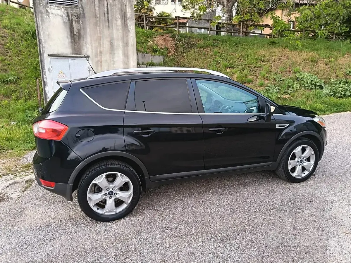 Usata Ford Kuga 136 CV (100 kW) 2008 Nero SUV