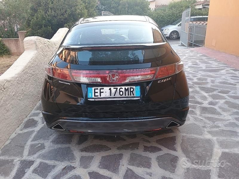 Usata Honda Civic 99 CV (72 kW) 2011 Nero Berlina