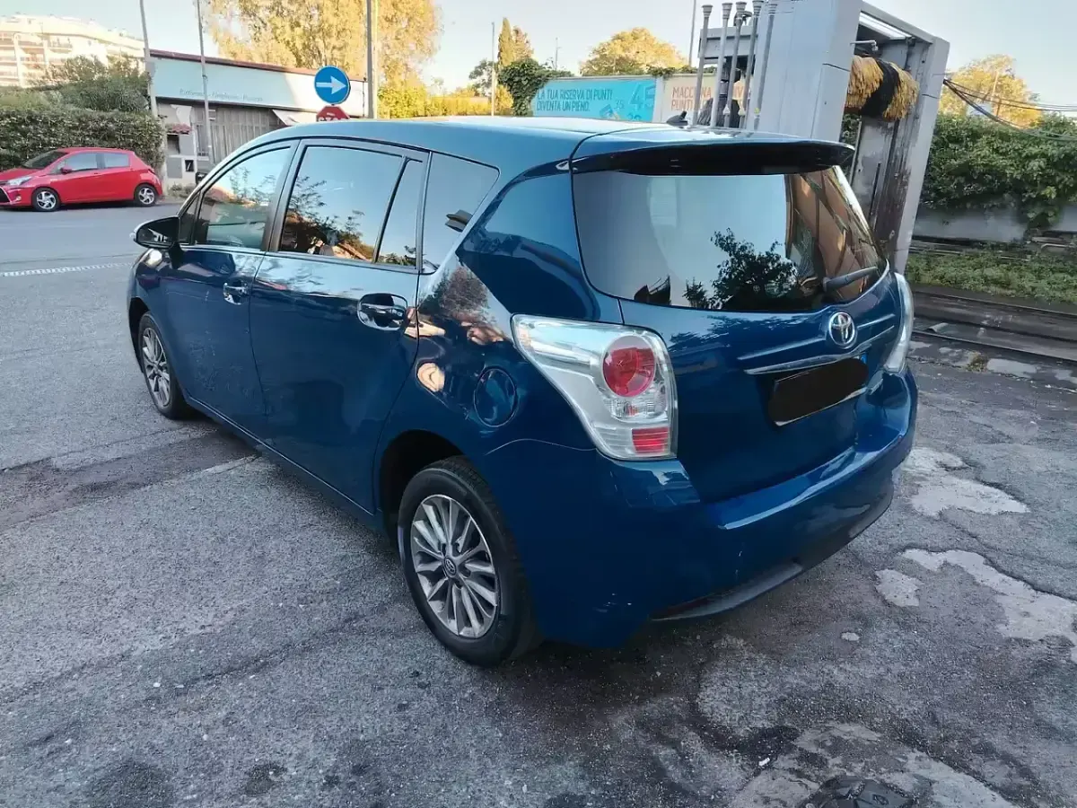 Gebraucht Toyota Verso Business Edition 111 PS (81 kW) 2017 Blau Van / Kleinbus