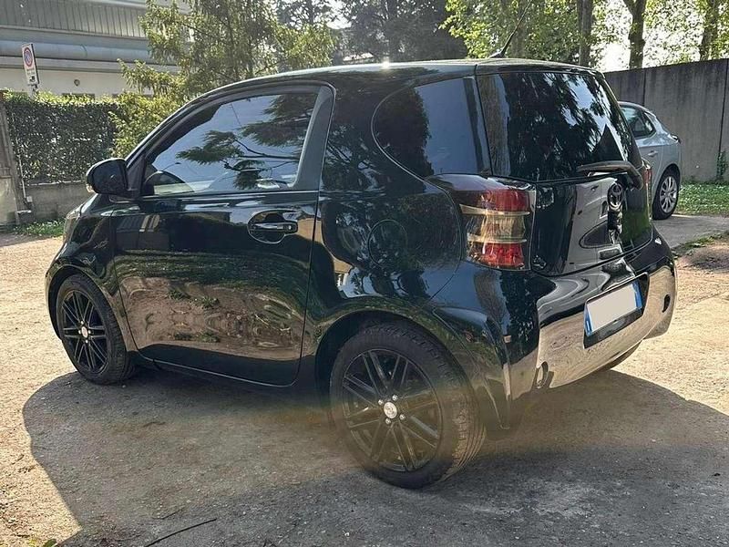 Usata Toyota iQ Sol 68 CV (50 kW) 2009 Nero Utilitaria