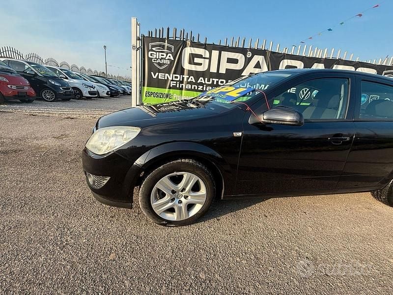 Usata Opel Astra Enjoy 90 CV (66 kW) 2009 Nero Berlina