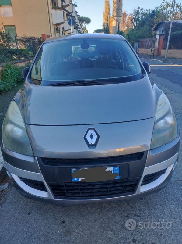 Usata Renault Scénic III 106 CV (77 kW) 2011 Grigio Monovolume