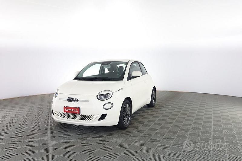 Usata Fiat 500e Icon 85 kW (116 CV) 2022 Bianco Berlina