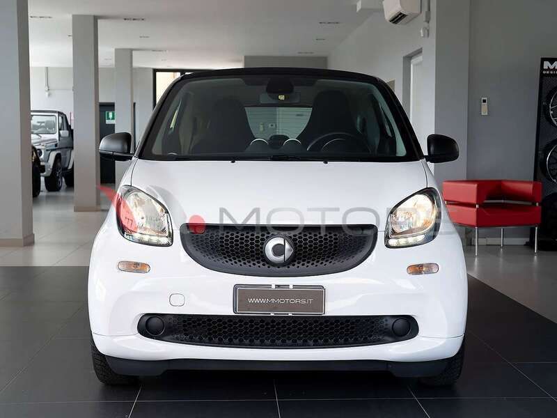 Usata Smart ForTwo Coupé Passion 71 CV (52 kW) 2017 Bianco pastello Utilitaria