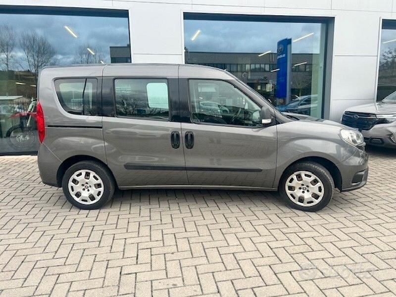Usata Fiat Doblò Easy 120 CV (88 kW) 2015 Grigio Monovolume