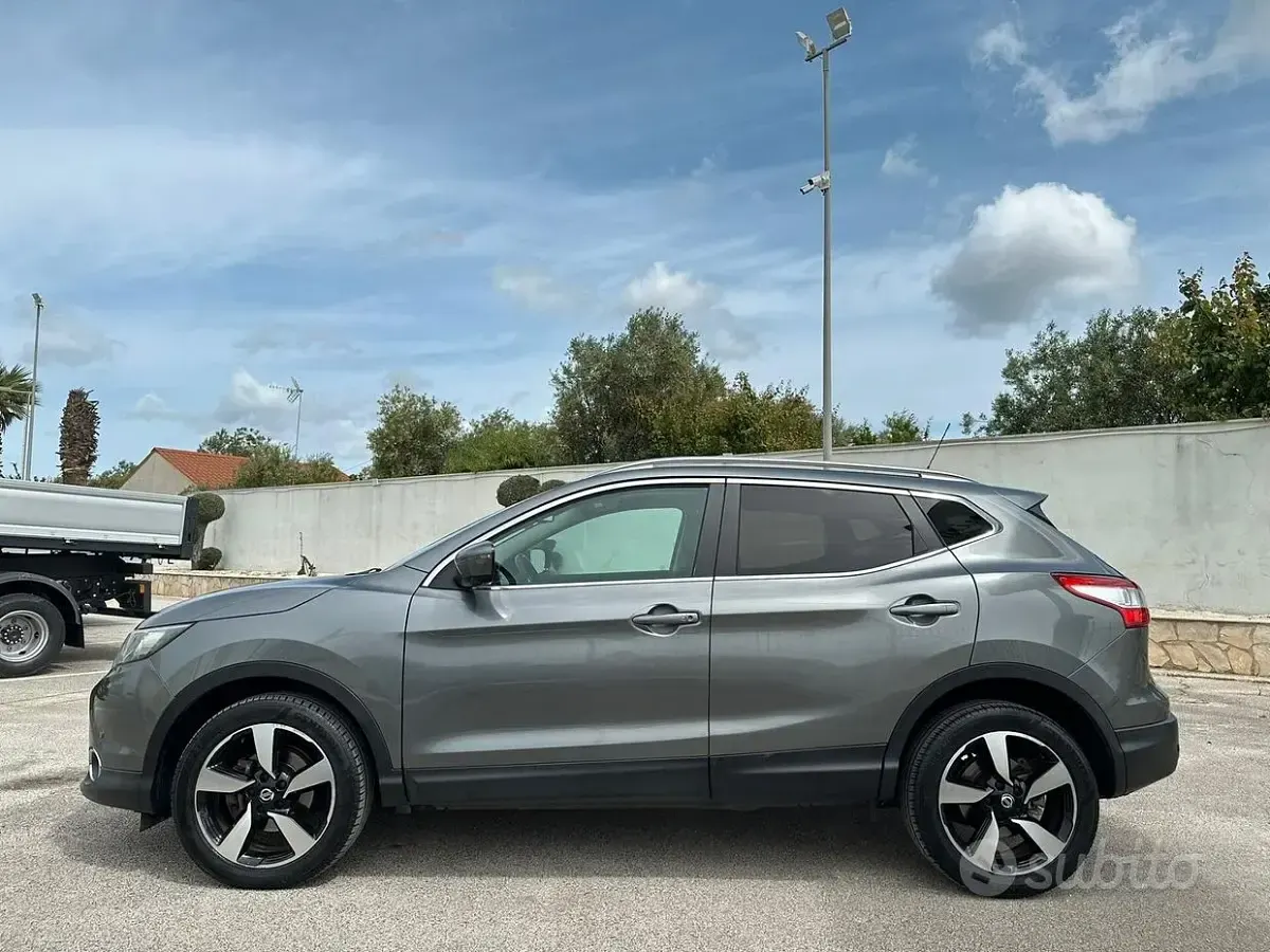 Usata Nissan Qashqai Tekna 131 CV (96 kW) 2017 Grigio SUV