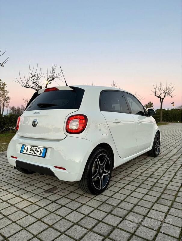 Bianco Usata 2015 Smart ForFour Utilitaria | 8900 € (Buon prezzo) - Immagine 1/4
