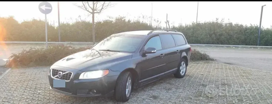 Usata Volvo V70 136 CV (100 kW) 2010 Grigio Station wagon