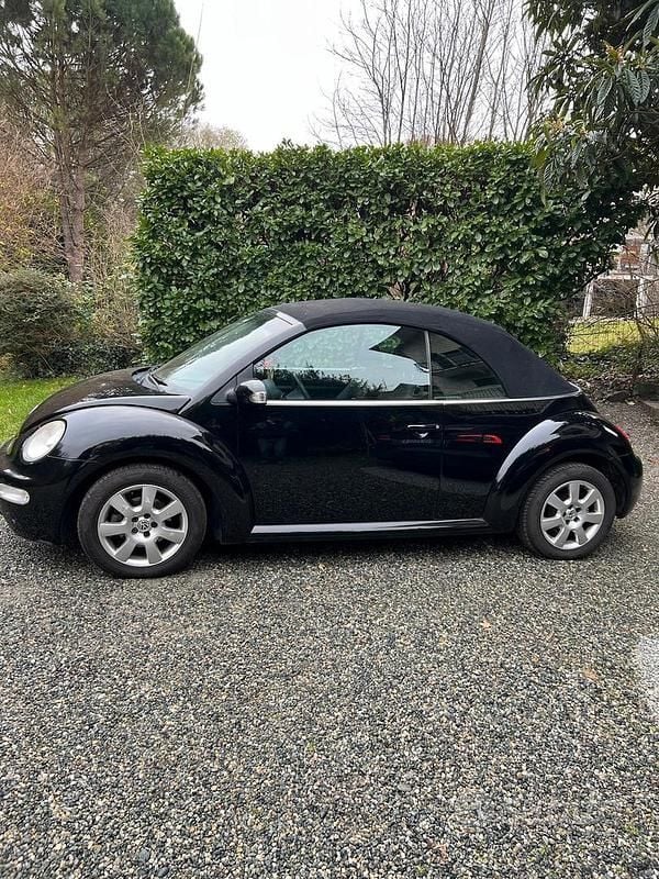 Usata VW New Beetle 102 CV (75 kW) 2005 Nero Utilitaria
