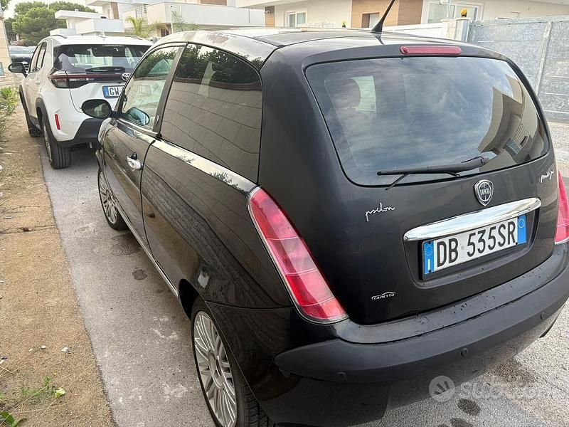 Usata Lancia Ypsilon 69 CV (50 kW) 2006 Nero Utilitaria