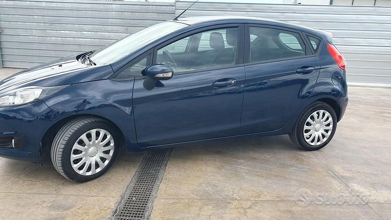 Usata Ford Fiesta 92 CV (67 kW) 2016 Blu Utilitaria