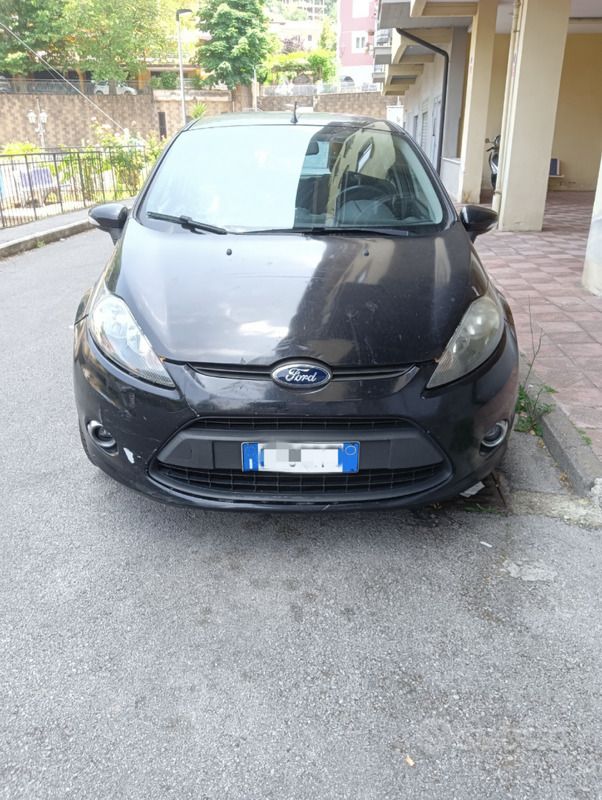 Nero Usata 2012 Ford Fiesta Due volumi | 4500 € - Immagine 1/4