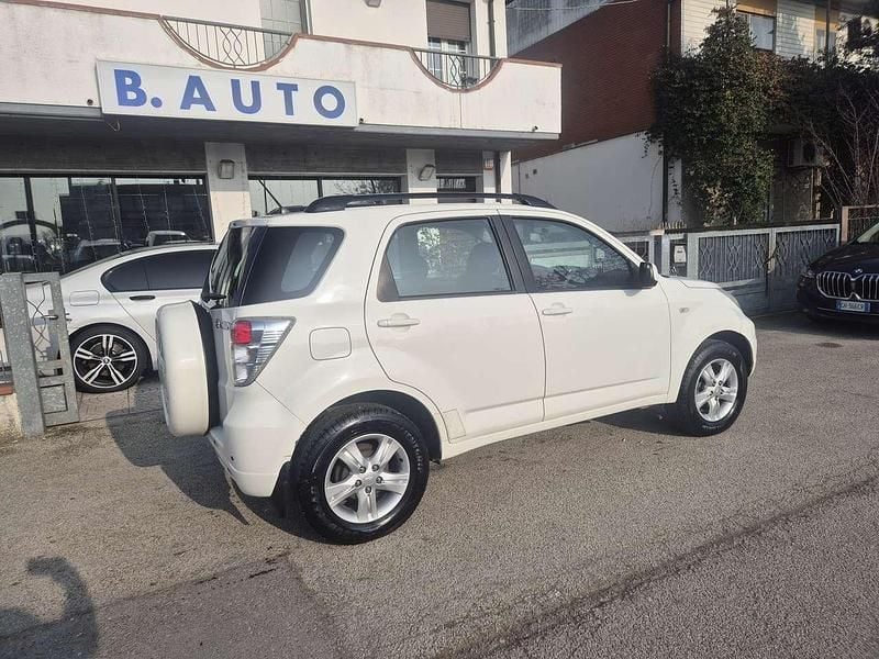 Usata Daihatsu Terios SHO 105 CV (77 kW) 2010 Bianco SUV