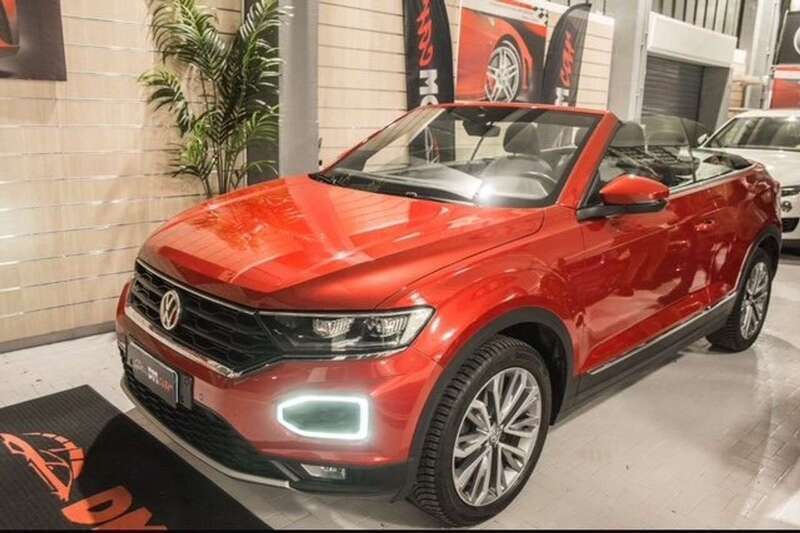 Rosso rubino met Usata 2021 VW T-Roc Cabriolet Style Cabrio | 23.900 € (Ottimo prezzo) - Immagine 1/4